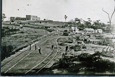 1881 Katoomba Station and Carrington under construction. Blue Mountains City Library.