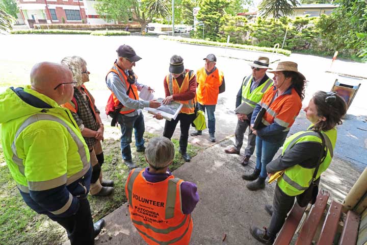14 November 2022 site meeting with some of the technical team for first block of Treeline Lurline project. Photo by Michael Small